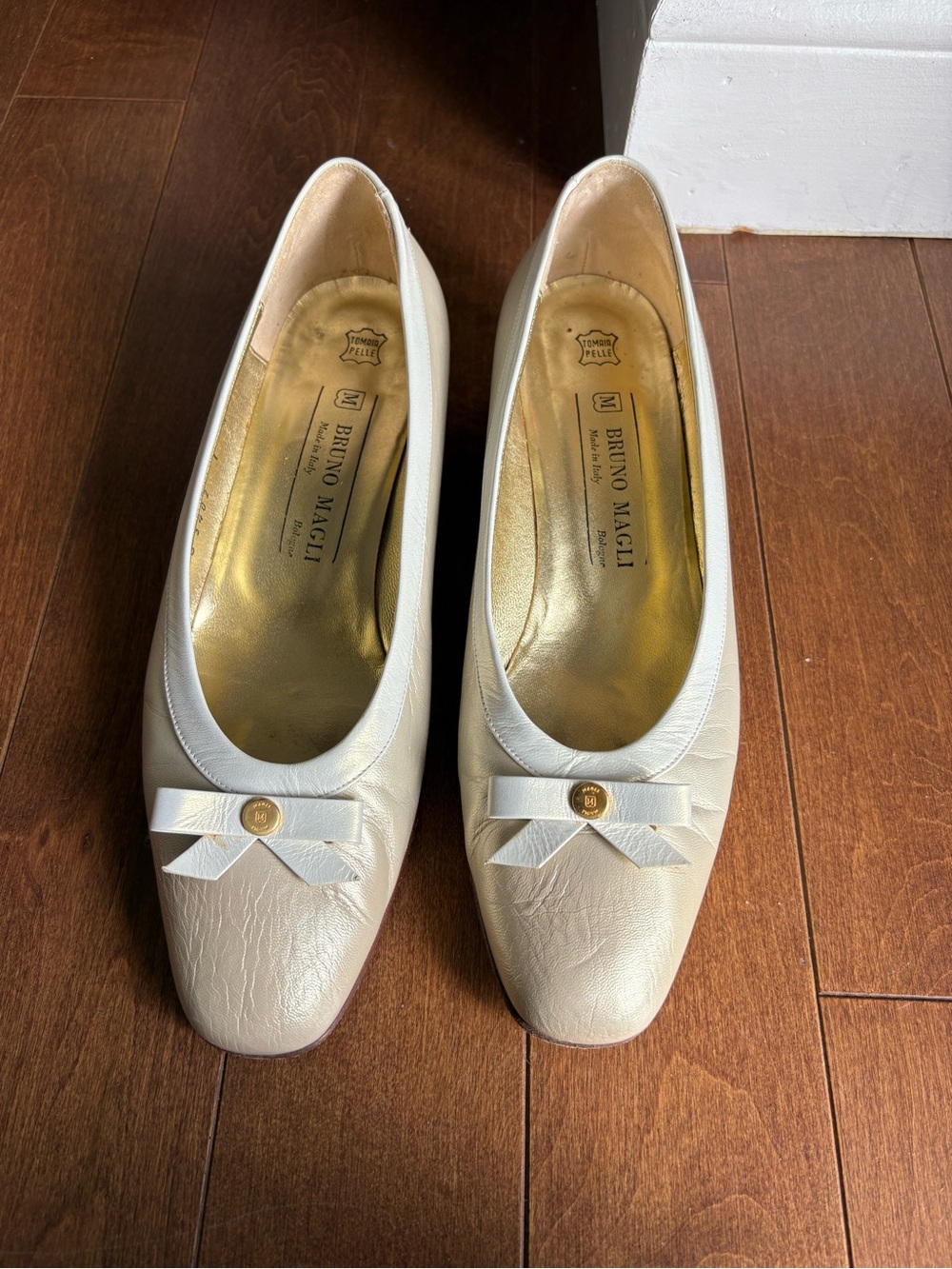 Bruno Magli Cream Leather Bow Low Heels
